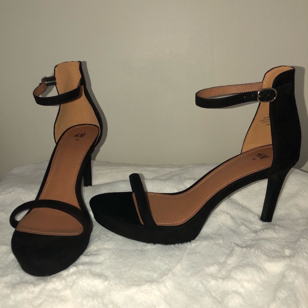 NEVER WORN H&M Black Velvet strappy heels, size 8